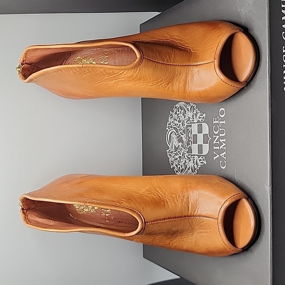 Vince Camuto Soft Leather Bootie with Back Zip Caramel Size 7M - Picture 9 of 11